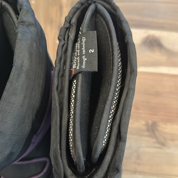 Baffin Snow Goose size 2.  Black and Purple Boots. - Picture 3 of 5